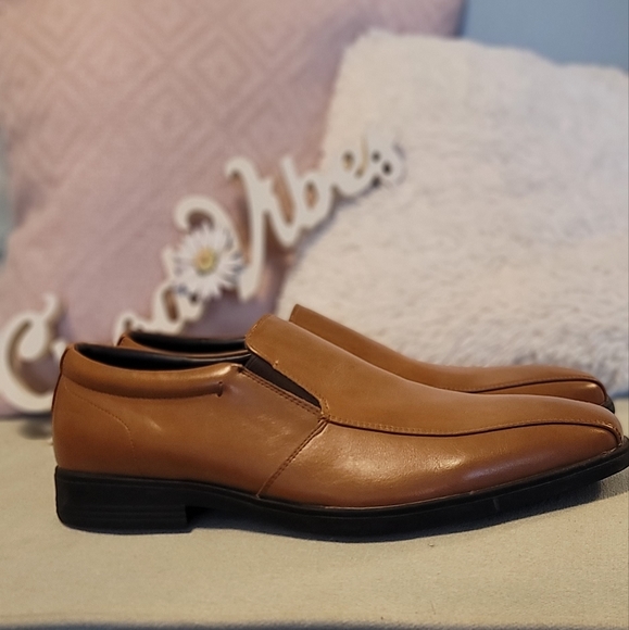 New, never worn dress shoes - Picture 6 of 8